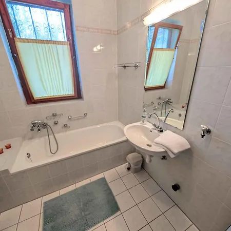 Vakantiehuis In 52058 *